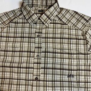 REI vented shirt size med